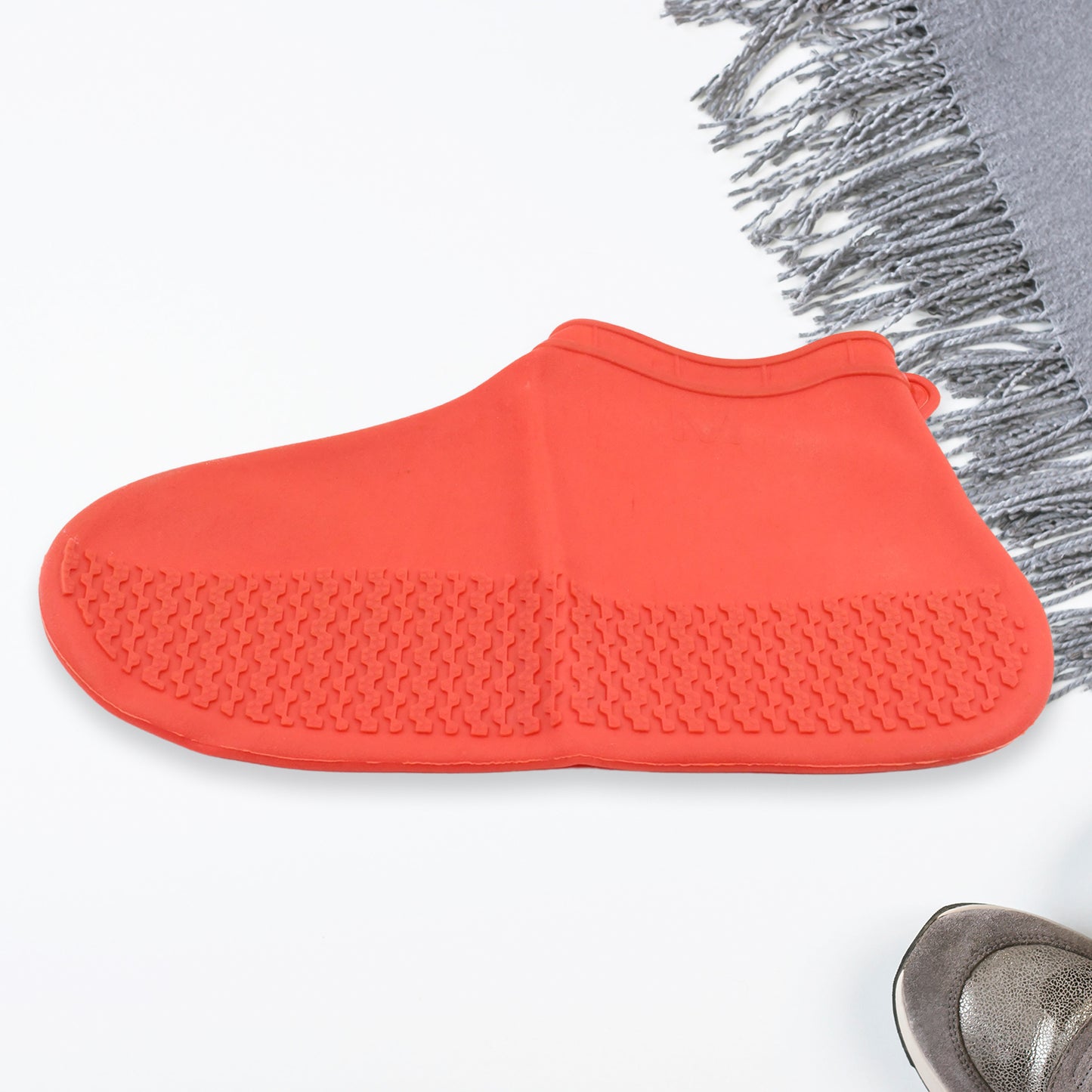 17985 Non-slip Silicone Rain Reusable Anti Skid Waterproof Fordable Boot Shoe Cover (Medium Size  1 Pair  Red)